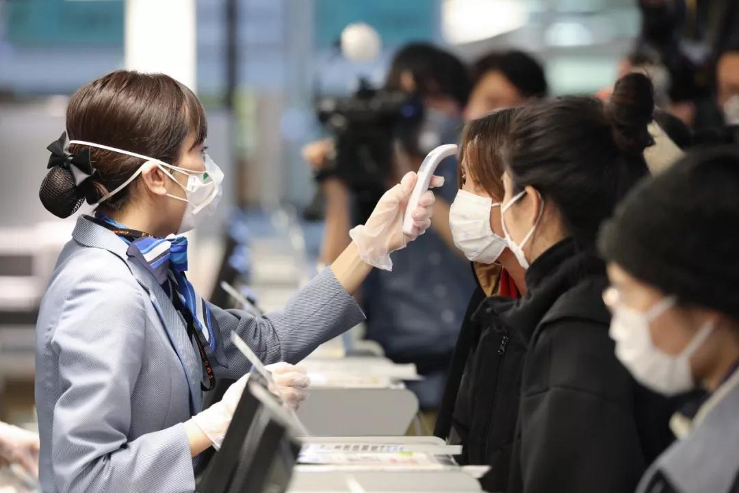 春秋航空最新动态，飞行中的温馨奇遇揭秘